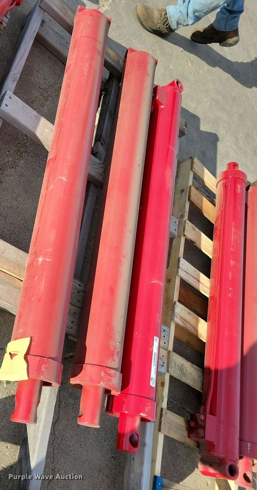 image for item LO9979 (6) Art's Way hydraulic cylinders