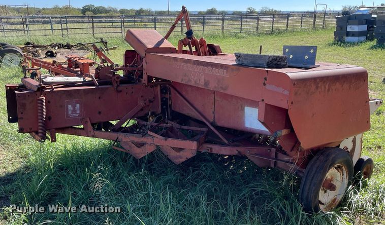 image for item LV9147 International Harvester 440W  small square baler