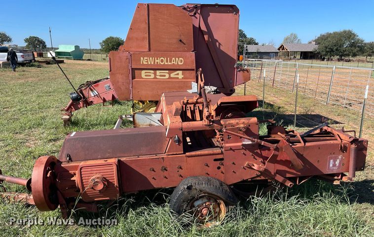image for item LV9147 International Harvester 440W  small square baler