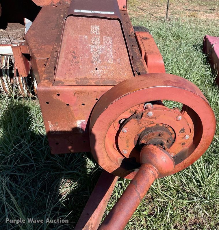 image for item LV9147 International Harvester 440W  small square baler