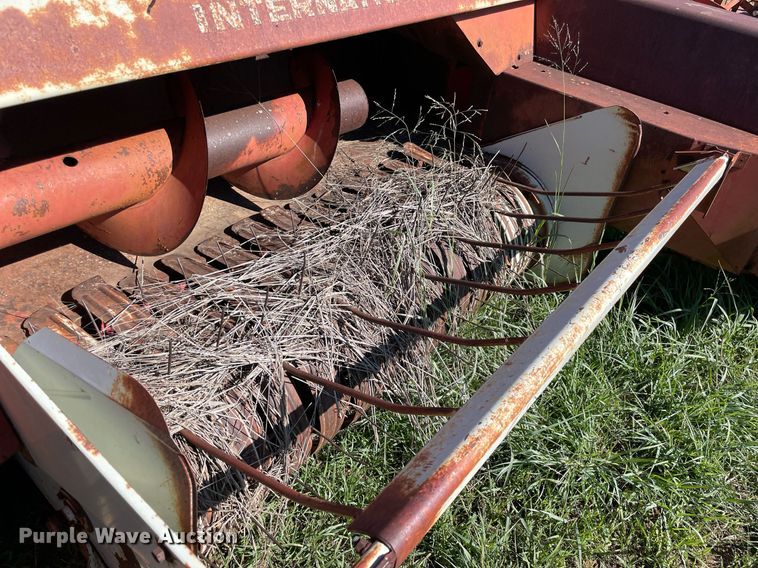 image for item LV9147 International Harvester 440W  small square baler