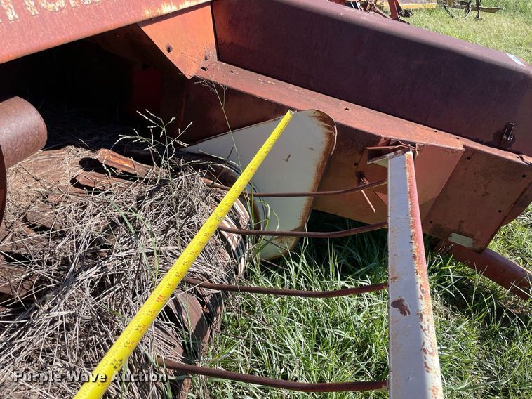 image for item LV9147 International Harvester 440W  small square baler