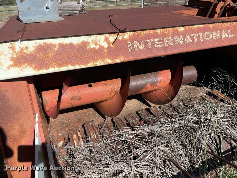 image for item LV9147 International Harvester 440W  small square baler