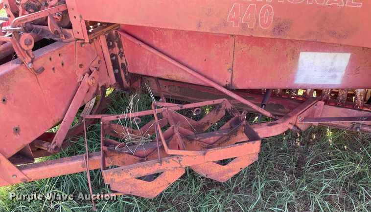 image for item LV9147 International Harvester 440W  small square baler