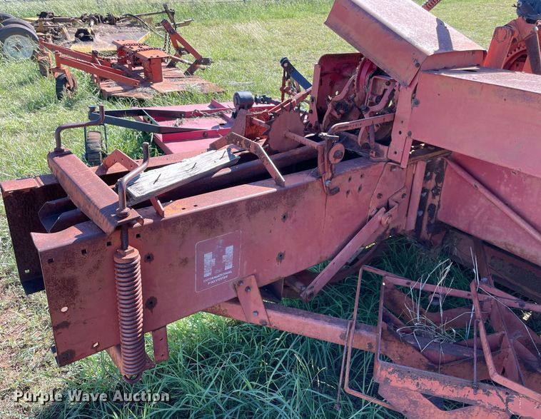 image for item LV9147 International Harvester 440W  small square baler