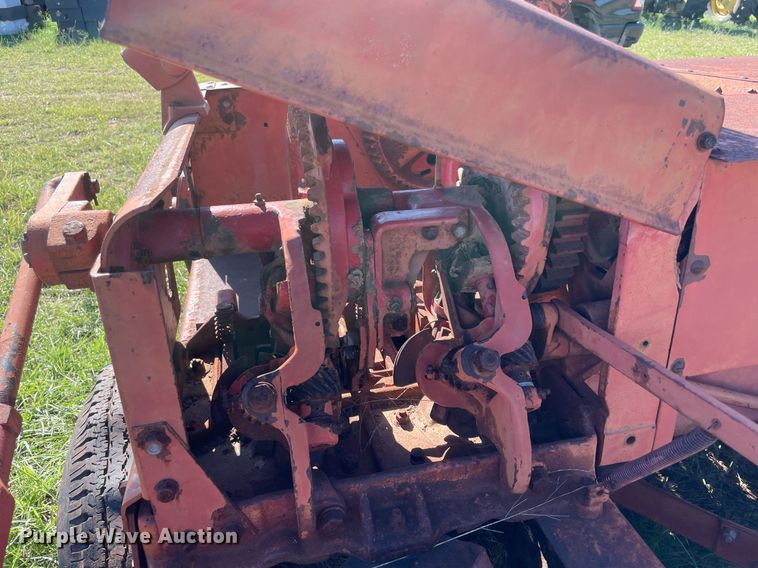 image for item LV9147 International Harvester 440W  small square baler