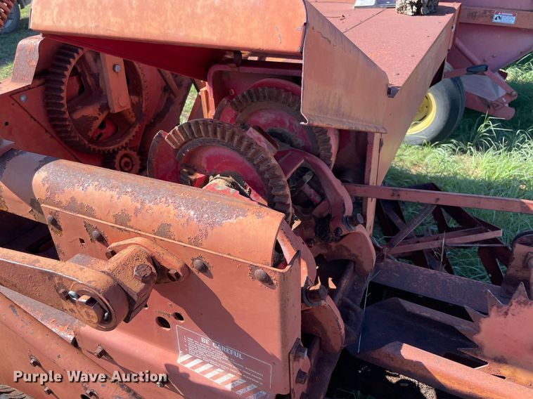 image for item LV9147 International Harvester 440W  small square baler