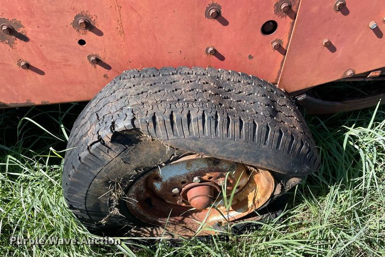 image for item LV9147 International Harvester 440W  small square baler