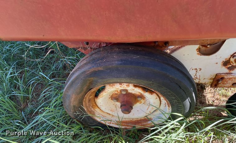 image for item LV9147 International Harvester 440W  small square baler