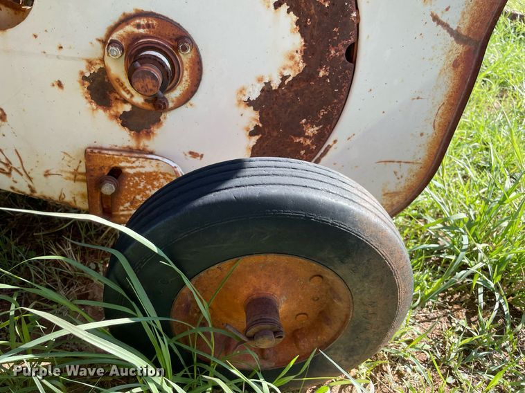 image for item LV9147 International Harvester 440W  small square baler