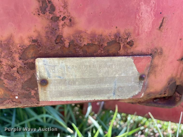 image for item LV9147 International Harvester 440W  small square baler