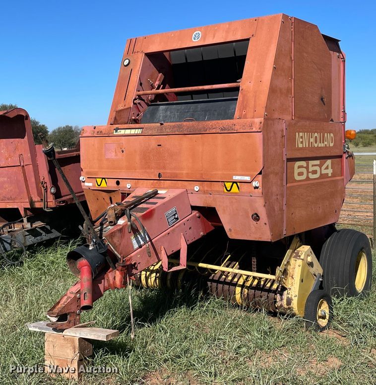 image for item LV9148 New Holland 654  round baler