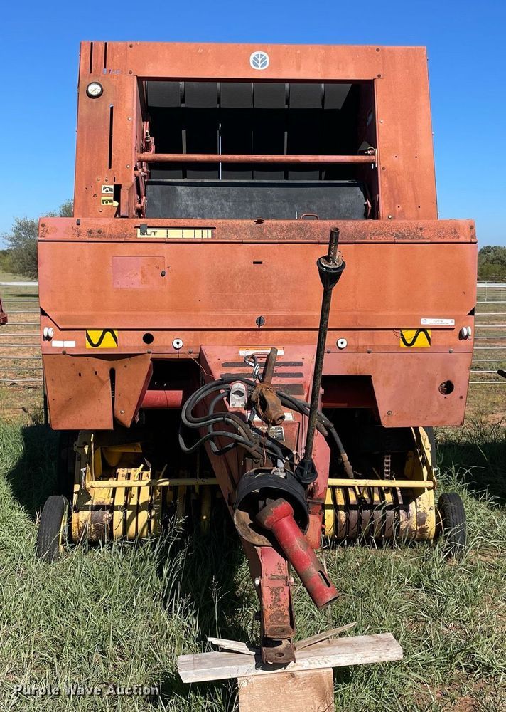 image for item LV9148 New Holland 654  round baler