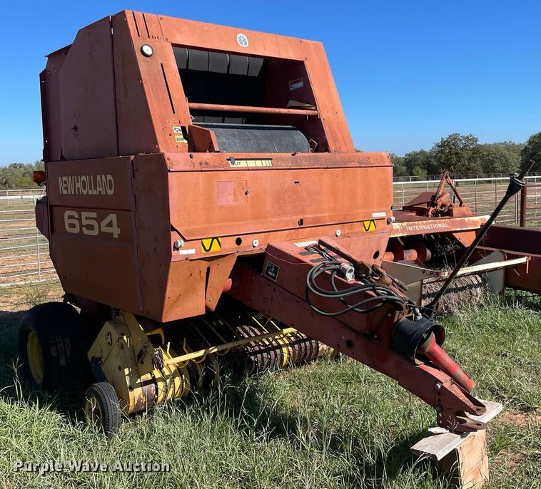 image for item LV9148 New Holland 654  round baler