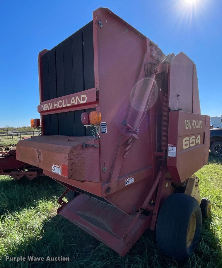 image for item LV9148 New Holland 654  round baler