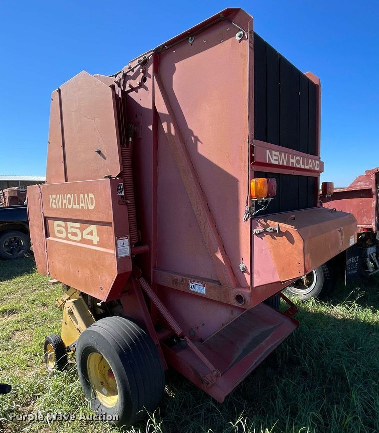 image for item LV9148 New Holland 654  round baler