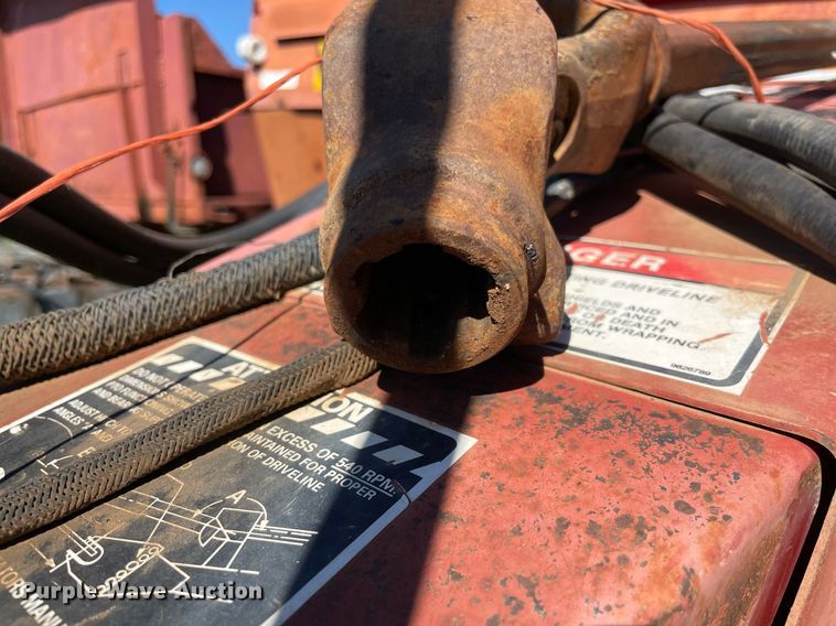 image for item LV9148 New Holland 654  round baler