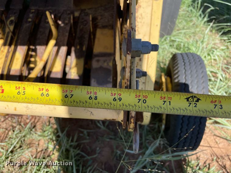 image for item LV9148 New Holland 654  round baler