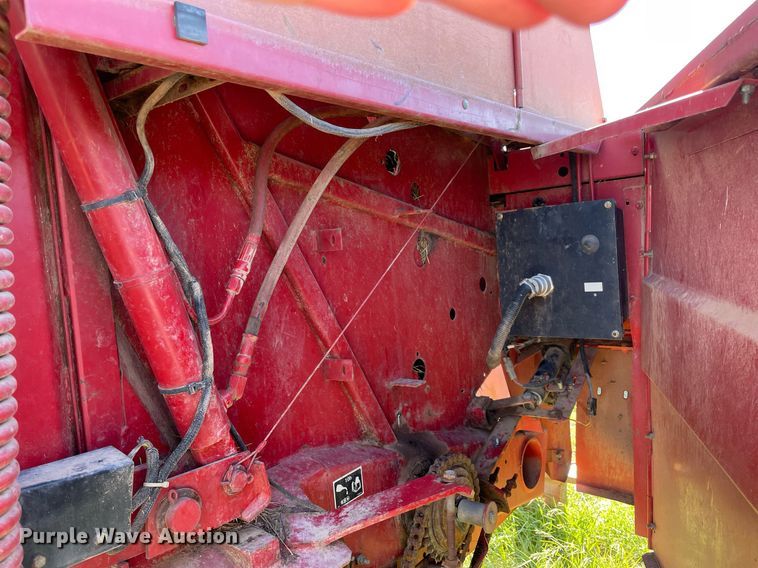 image for item LV9148 New Holland 654  round baler