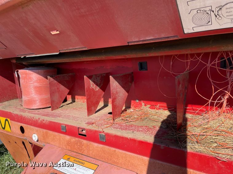 image for item LV9148 New Holland 654  round baler