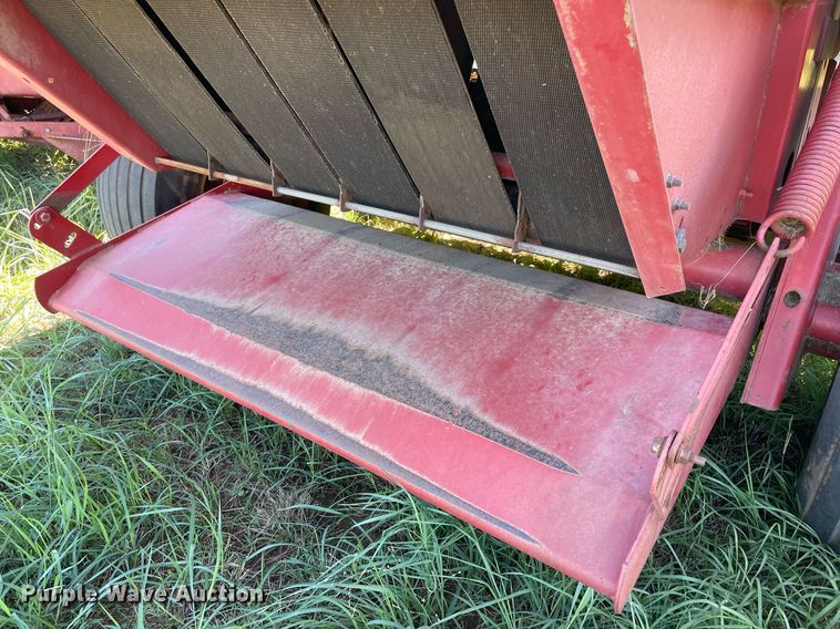 image for item LV9148 New Holland 654  round baler