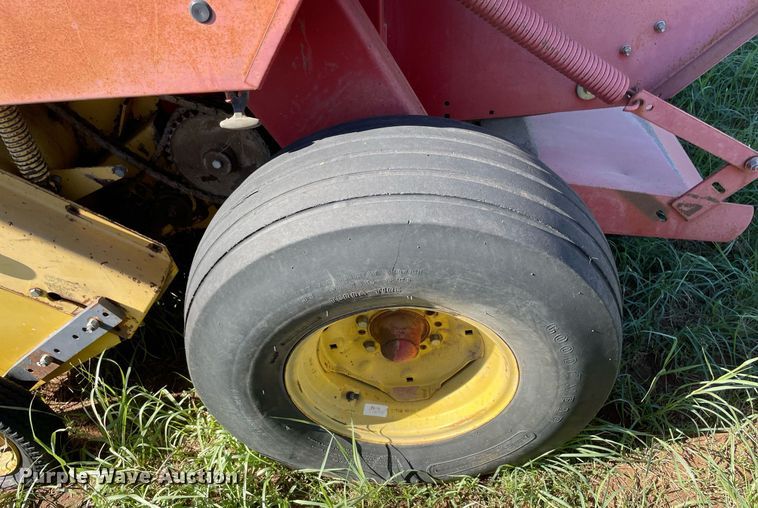 image for item LV9148 New Holland 654  round baler