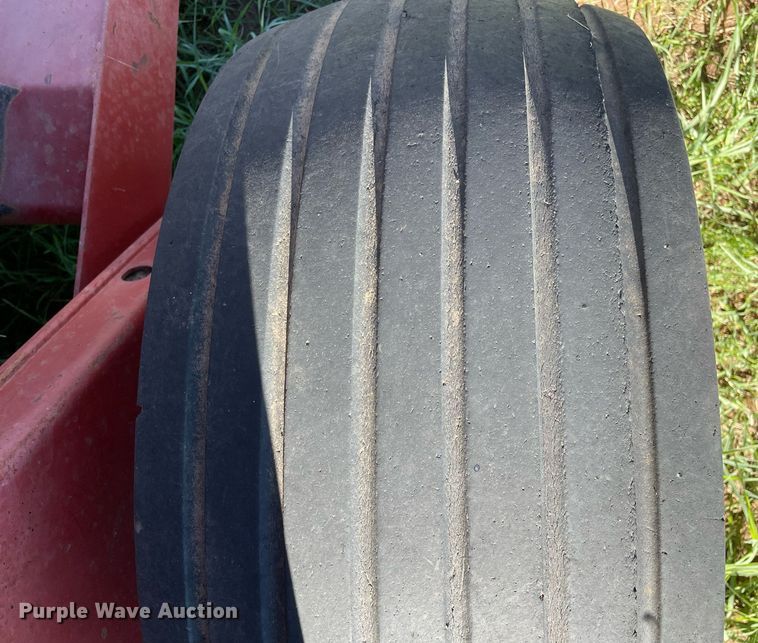 image for item LV9148 New Holland 654  round baler