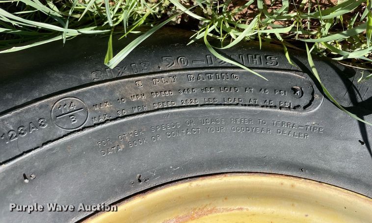 image for item LV9148 New Holland 654  round baler