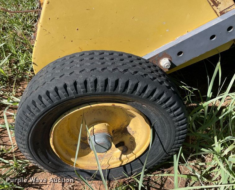 image for item LV9148 New Holland 654  round baler