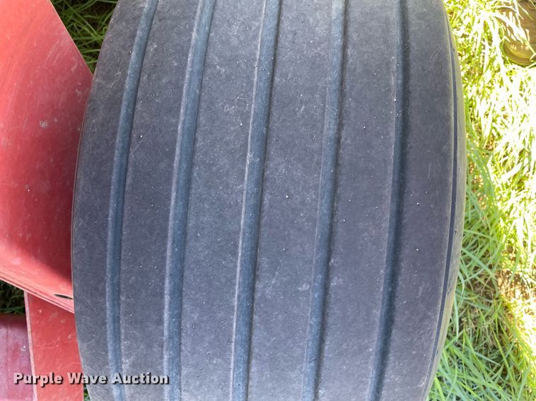 image for item LV9148 New Holland 654  round baler