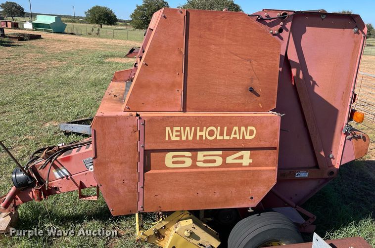 image for item LV9148 New Holland 654  round baler