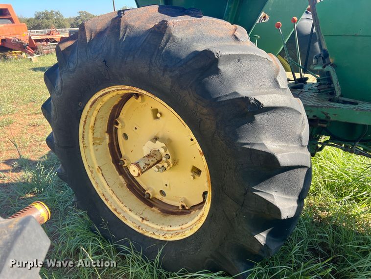 image for item LV9167 1978 John Deere 2640  tractor