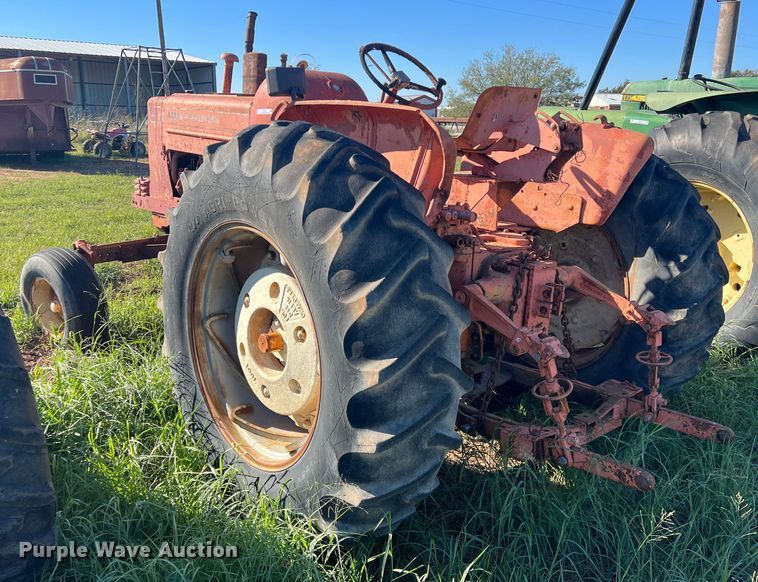 image for item LV9168 Allis Chalmers D19  tractor