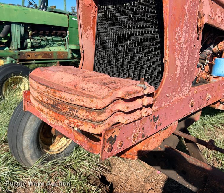 image for item LV9168 Allis Chalmers D19  tractor