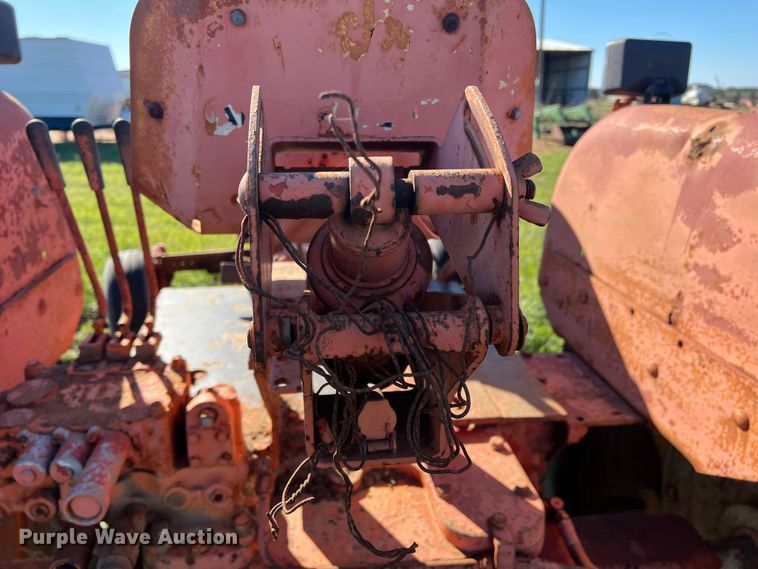 image for item LV9168 Allis Chalmers D19  tractor