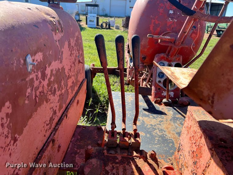 image for item LV9168 Allis Chalmers D19  tractor