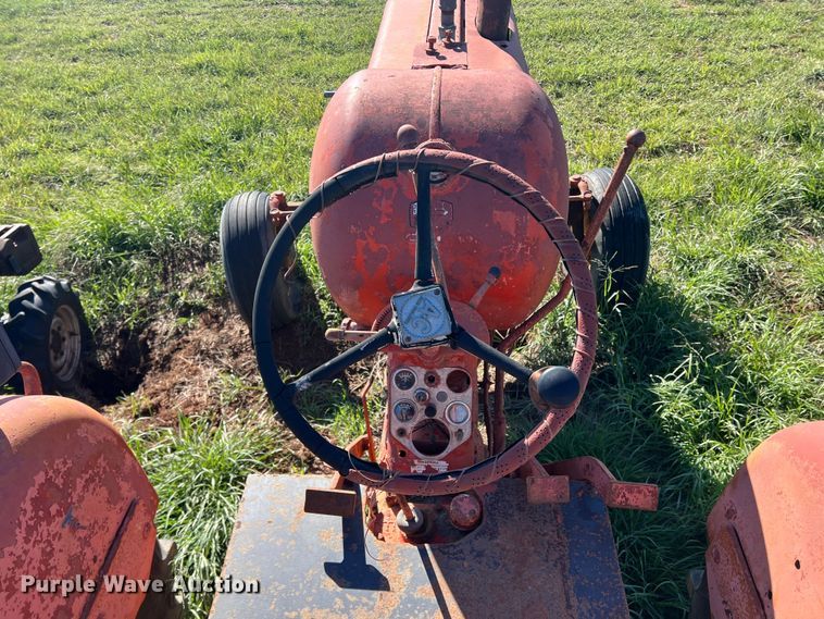 image for item LV9168 Allis Chalmers D19  tractor