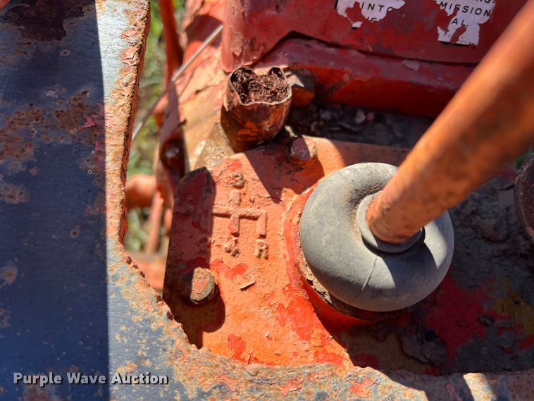 image for item LV9168 Allis Chalmers D19  tractor