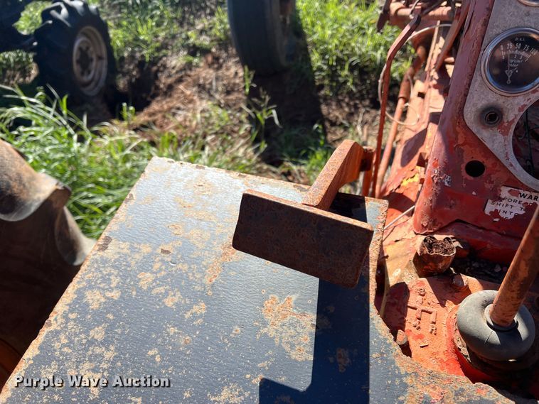 image for item LV9168 Allis Chalmers D19  tractor