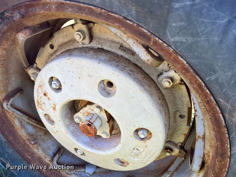 image for item LV9168 Allis Chalmers D19  tractor