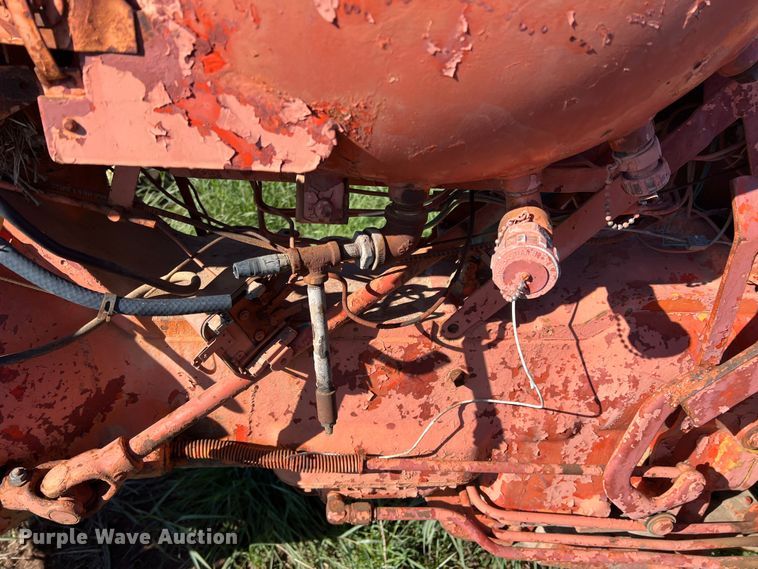 image for item LV9168 Allis Chalmers D19  tractor