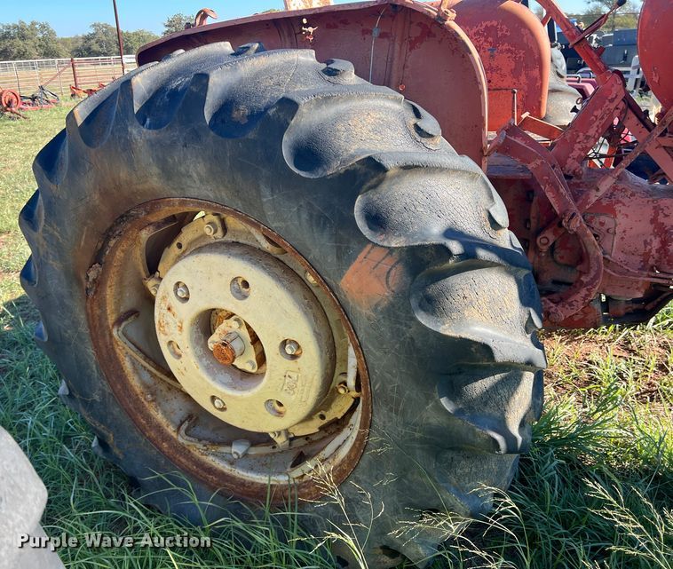 image for item LV9168 Allis Chalmers D19  tractor