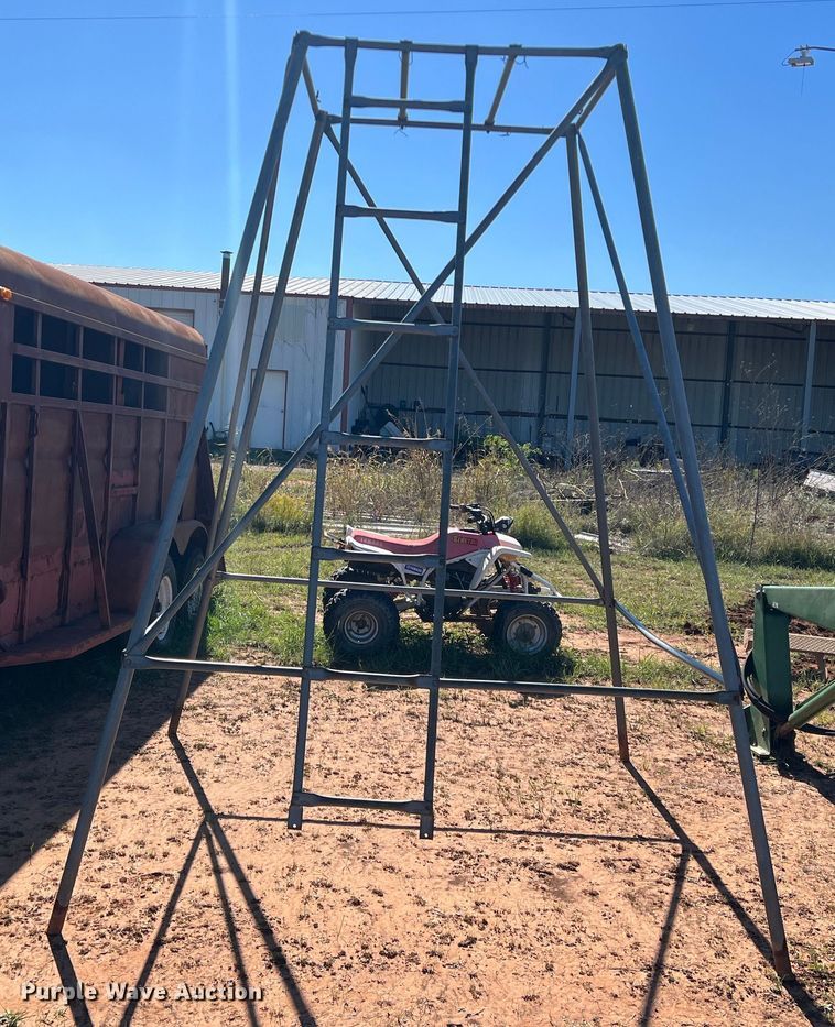 image for item LV9174 Deer stand