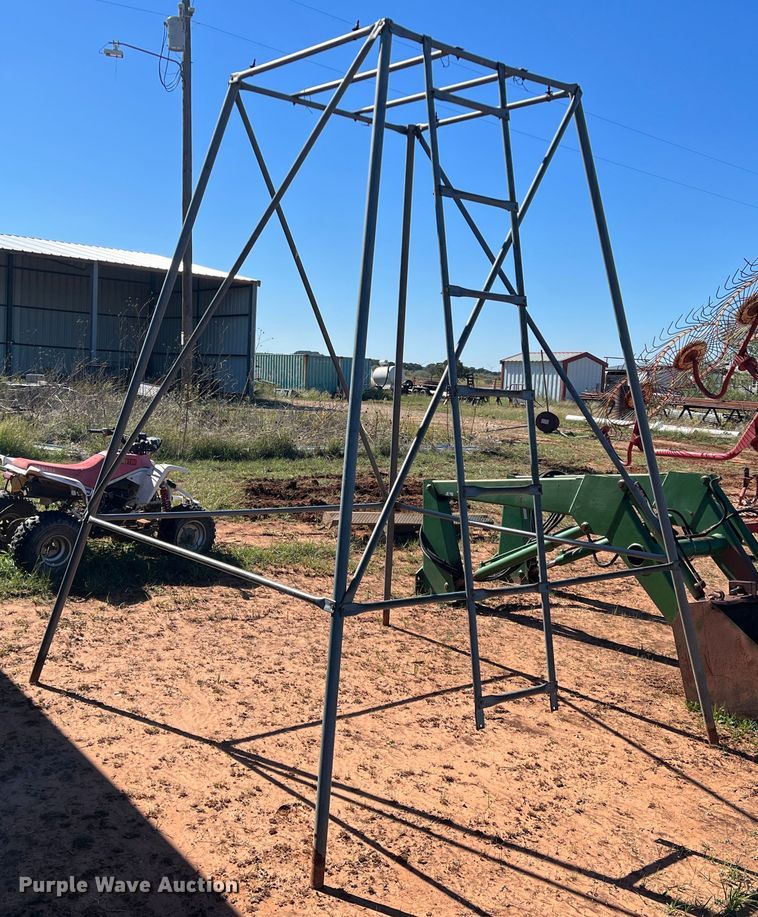 image for item LV9174 Deer stand