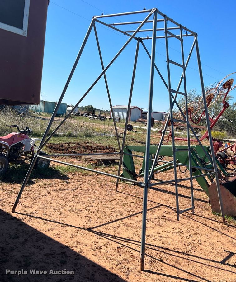 image for item LV9174 Deer stand