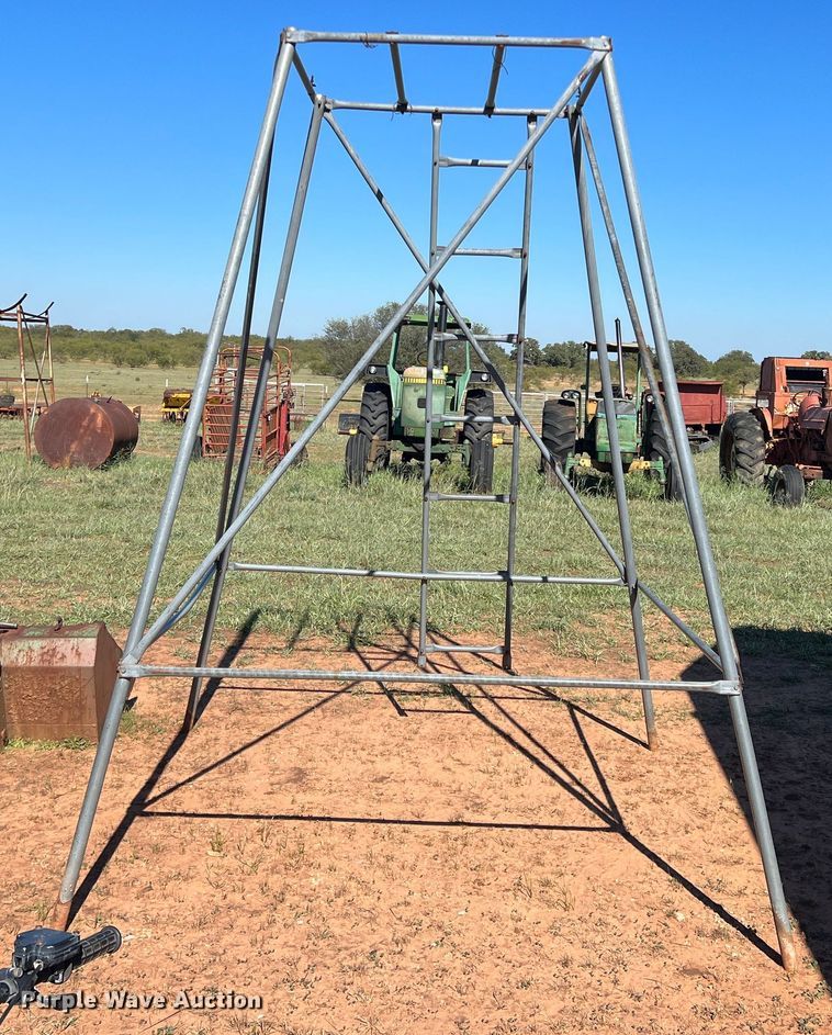 image for item LV9174 Deer stand