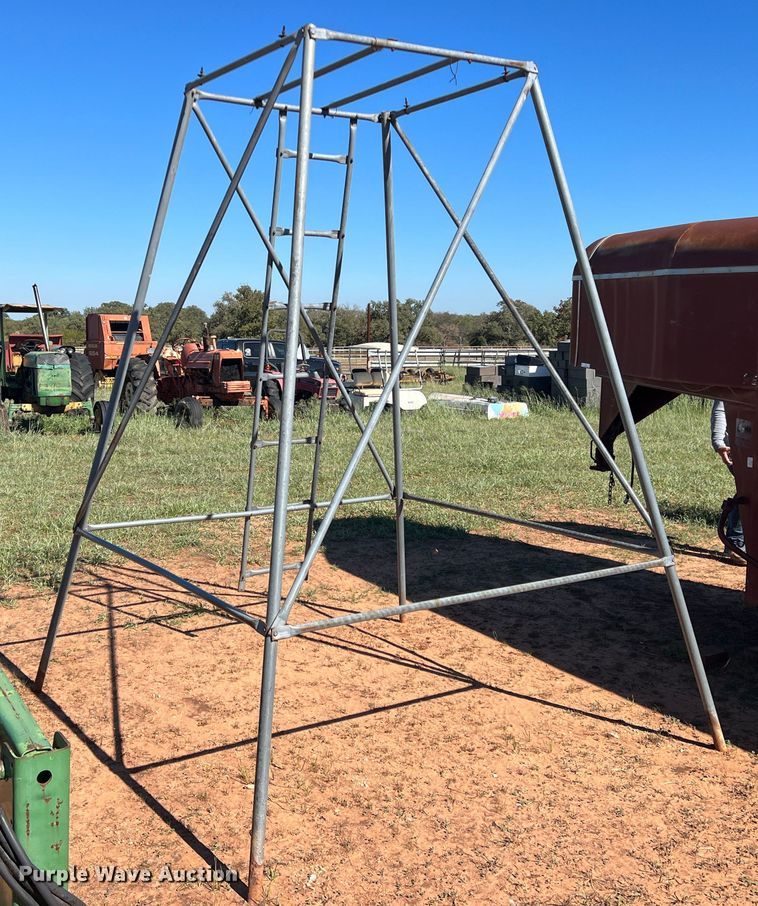 image for item LV9174 Deer stand