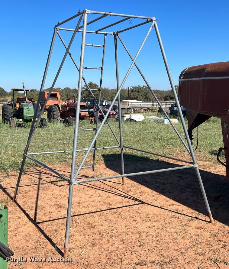 image for item LV9174 Deer stand