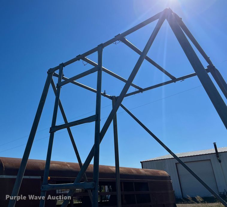 image for item LV9174 Deer stand