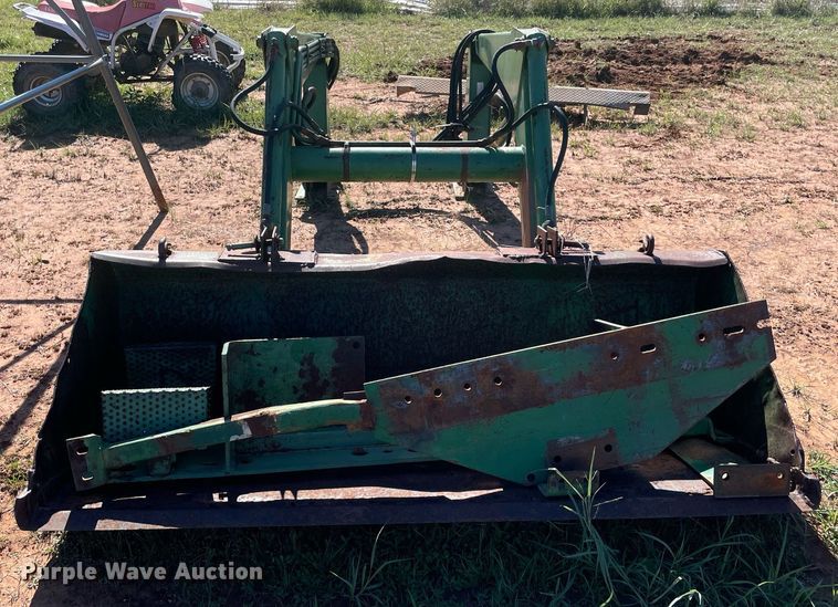 image for item LV9177 John Deere  loader